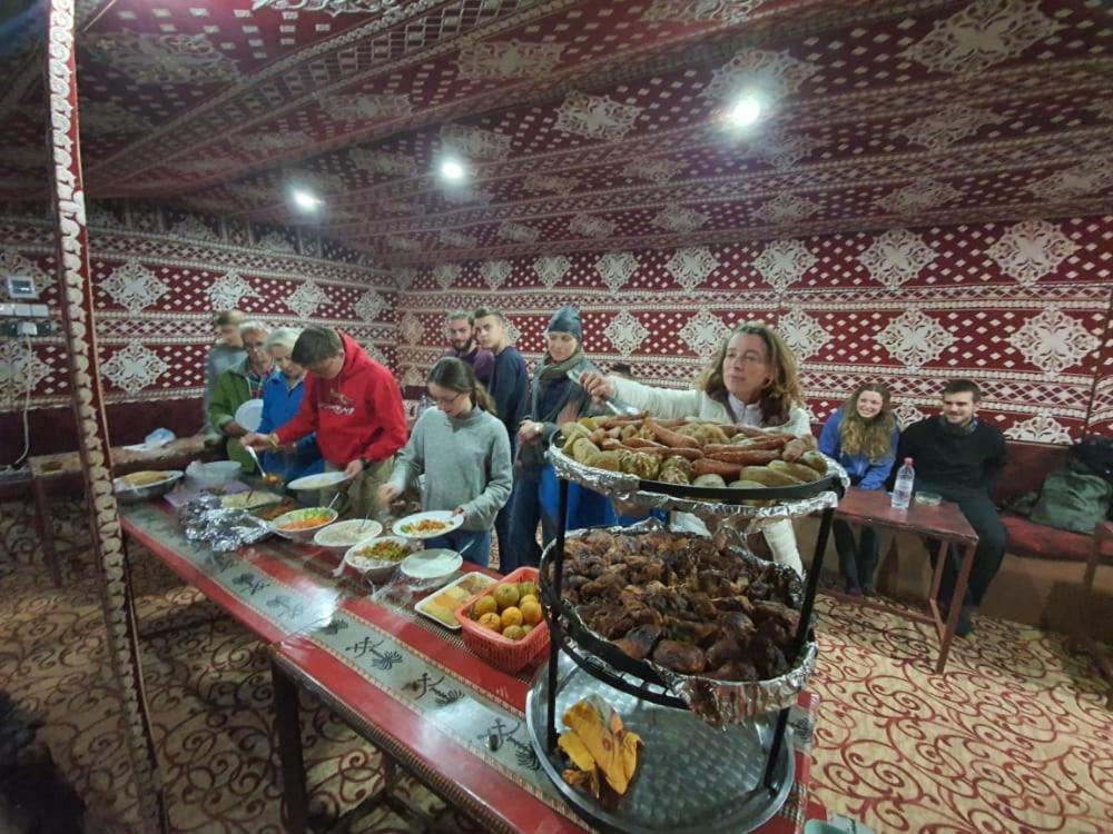Bedouin Family Camp Hotell Wadi Rum Exteriör bild