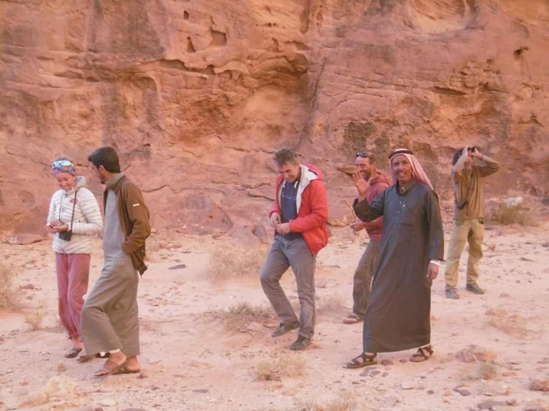 Bedouin Family Camp Hotell Wadi Rum Exteriör bild